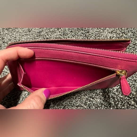 Prada wallet - Picture 8 of 16